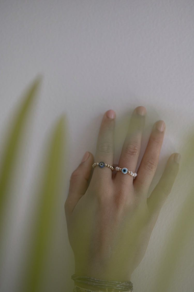 Anillo de bolitas con ojito