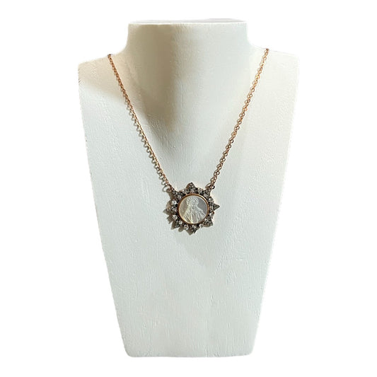 Collar con dije redondo de virgen
